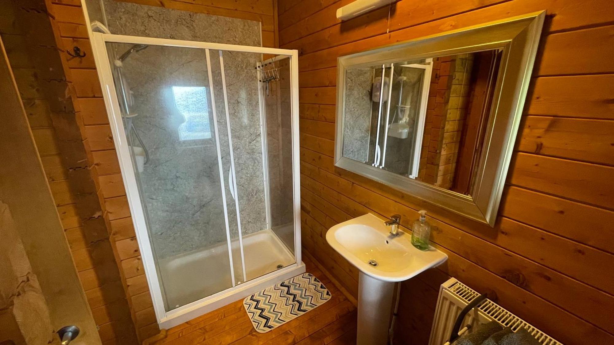 Blossom Cabin - Little Log Cabin In Wales Newtown  Eksteriør billede